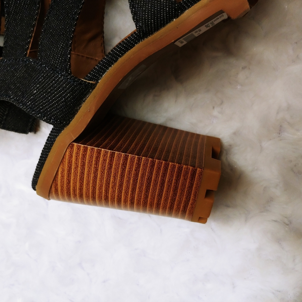 Sandals - Picture 4 of 4